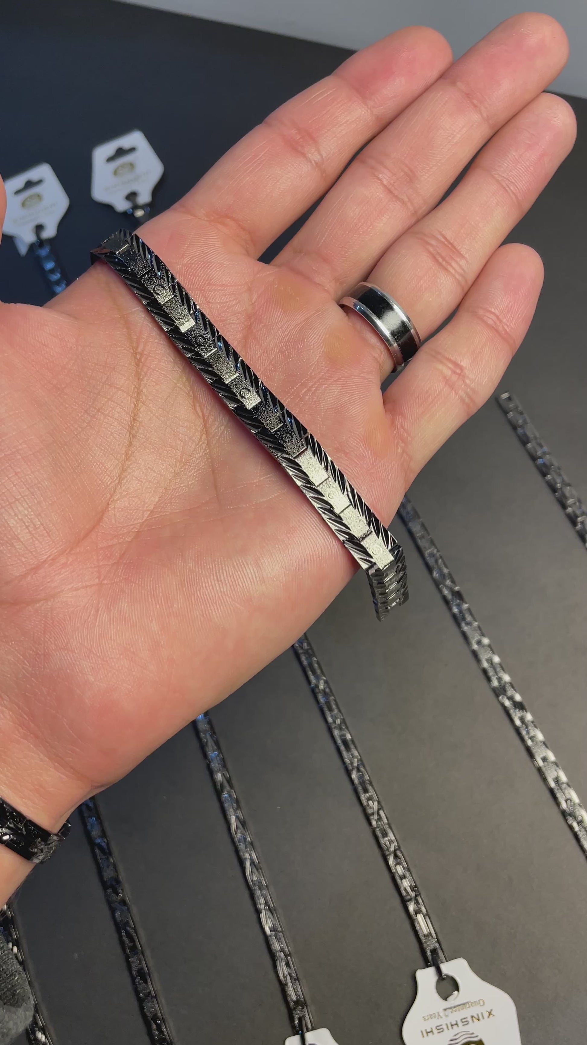 Royal Crest Bracelet 5MM (black)