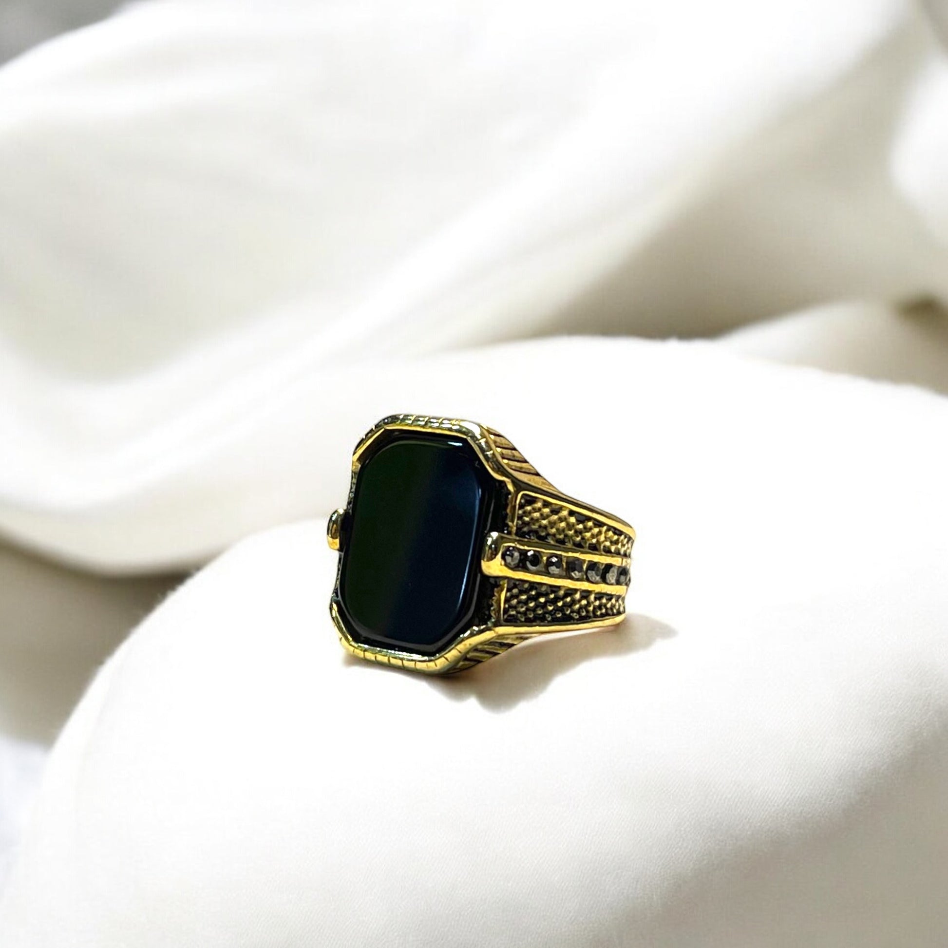 Regal gold Ring & bracelet